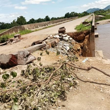 Travellers lament as Taraba bridge collapses