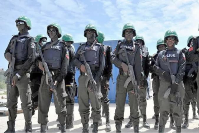 BREAKING: Confusion, chaos in Abuja as Police battle to thwart anti-Rivers emergency rule protests
