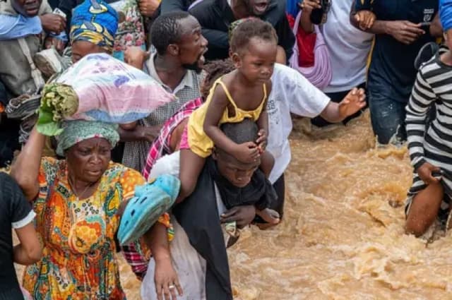 Dozens die after torrential rain hammers Congolese capital