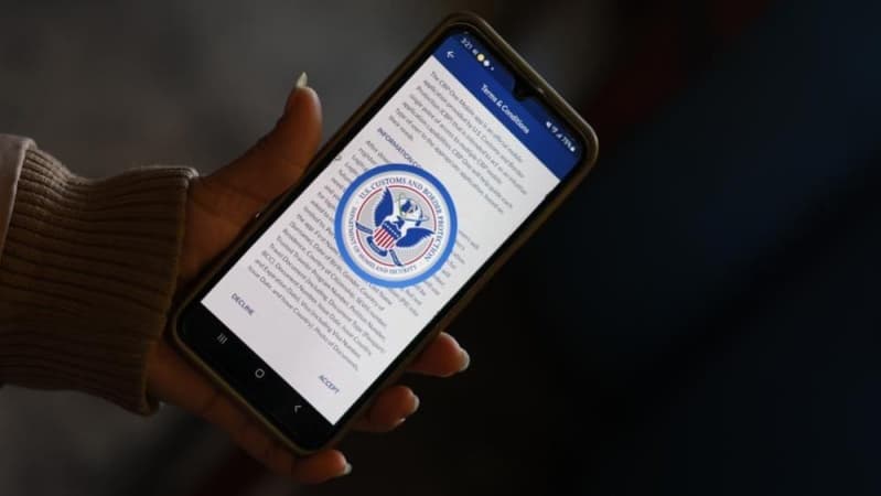Migrants who used Biden-era app told to leave US ?immediately?