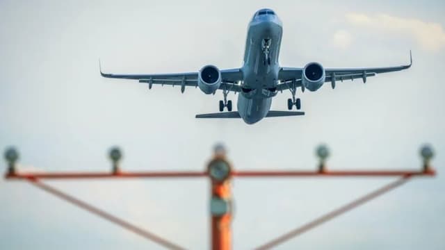 Two passenger jets collide at US airport