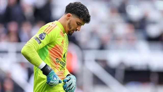 Bayindir's failed Man Utd audition offers Onana dilemma