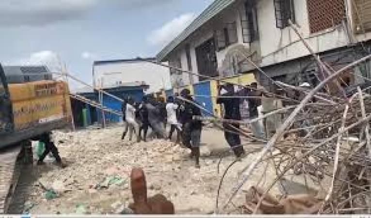 Lagos hunts landlord after two die in building collapse