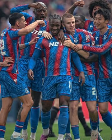 Crystal Palace thump Aston Villa to reach FA Cup final