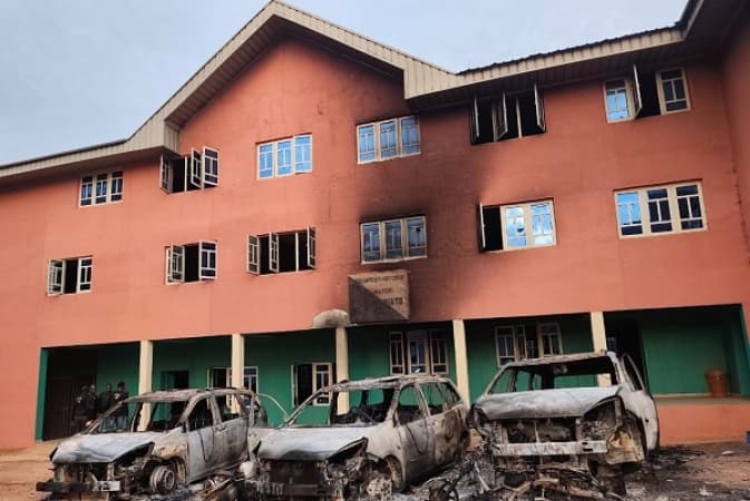 One reportedly dies, vehicles burnt in Anambra gunmen attack