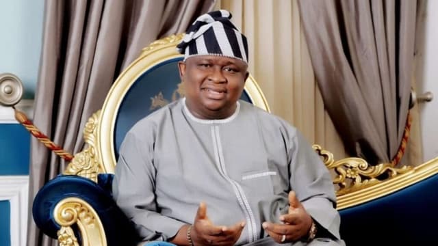 Buhari?s government borrowed $400bn to stabilise Naira ? Senator Adeola