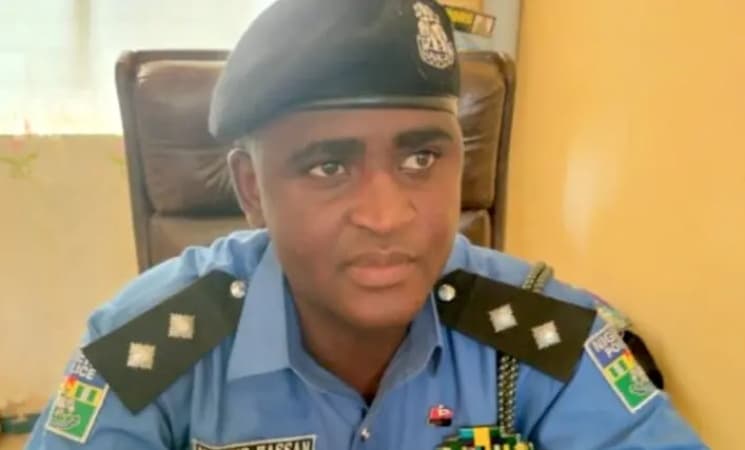 Police recover stolen vehicles, detain 8 suspects in Kaduna