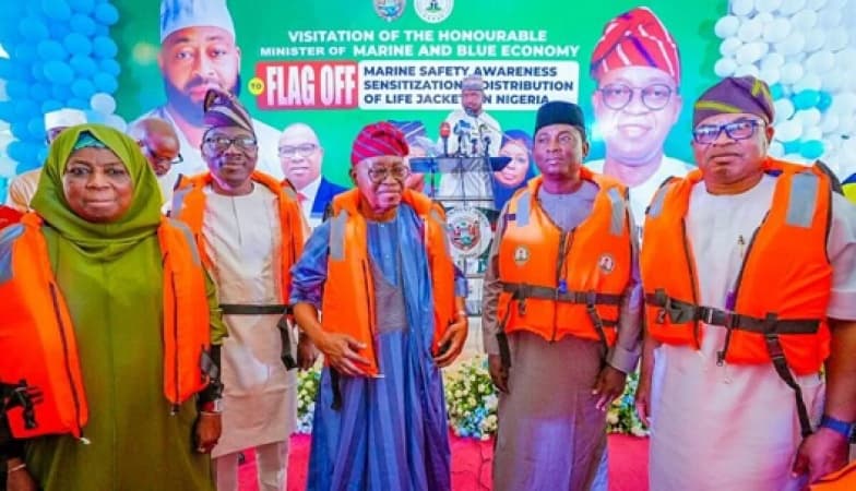Water transportation: FG distributes 42,000 life jackets to 12 states