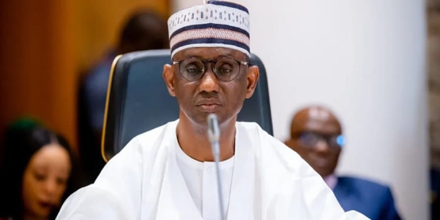 FG orders unified screening at airports to end touting, clumsiness