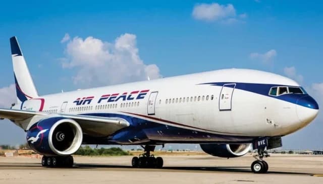 Air Peace surprises passengers with mid-flight smartphones giveaway