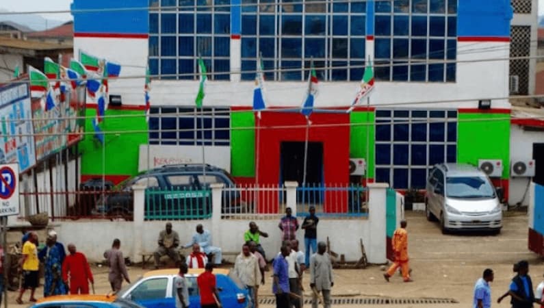 Confusion rocks APC Secretariat as Ganduje, Minister clash over Kwankwaso’s return