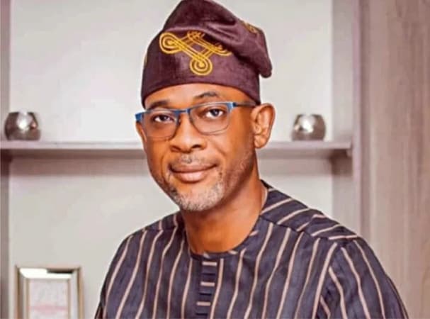 Panic as Lagos ALGON chairman slumps at APC stakeholders’ meeting