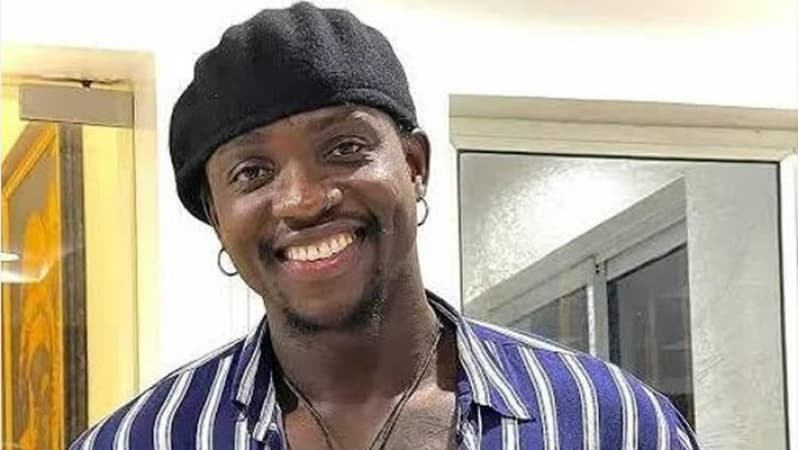 Fans celebrate VDM’s release from EFCC custody
