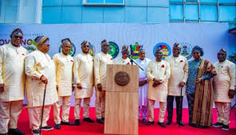 Mass defections: PDP govs in emergency talks with party bigwigs