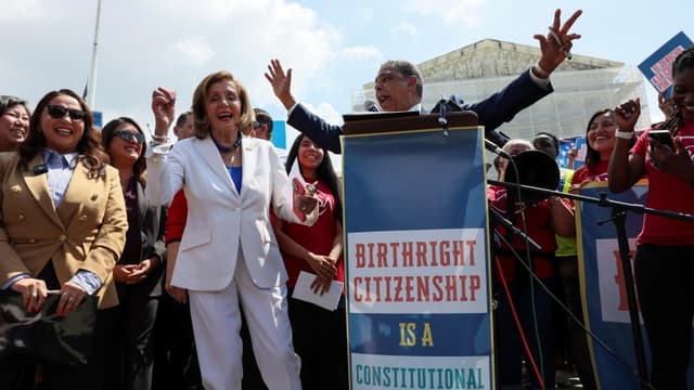 US Supreme Court divided over judges' power in citizenship case