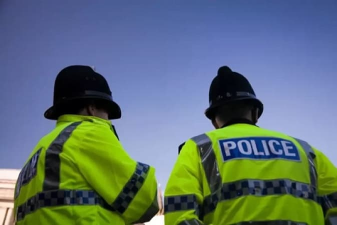 UK: Manhunt underway after five stabbed at Southeast London event