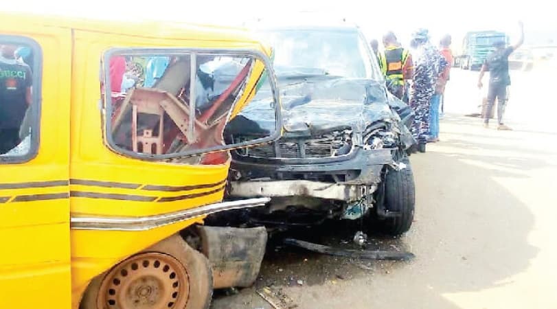 2 unconscious as jeep rams into commercial bus in Lagos