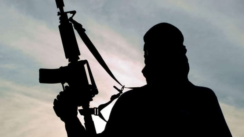 Gunmen kill Pakistani officer escorting UN-funded polio vaccine drive