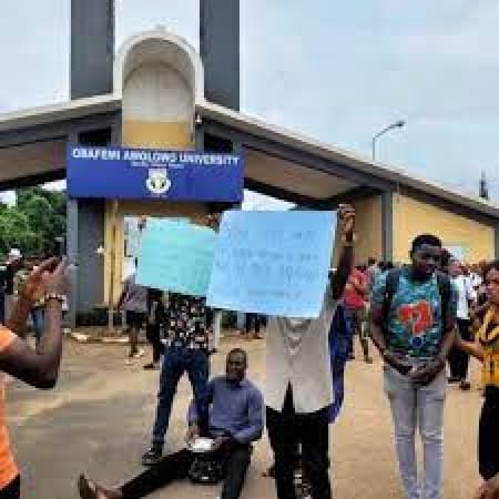 Varsity students whisked away for protesting Wike's presence on campus 