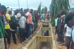 Shock as Port Harcourt residents discover lifeless premature baby inside drainage