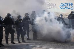 Rioters overwhelm law enforcement officers, take over roads, burn cars as US immigration protests escalate