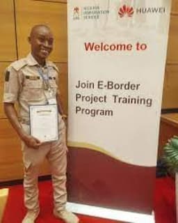 Immigration officer who arrested fleeing Enugu ritualist gets N5m reward