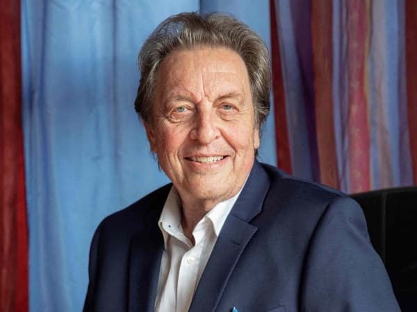  Musk?s father says Elon made mistake ?under stress?, predicts Trump will prevail