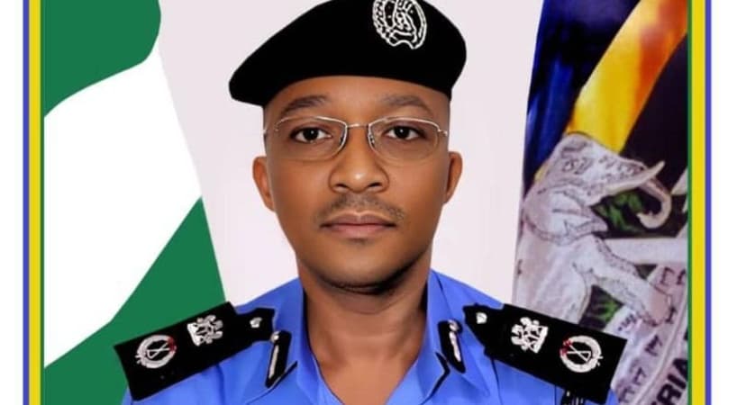 Police rescue robbery suspect from irate mob, recover pistol in Enugu