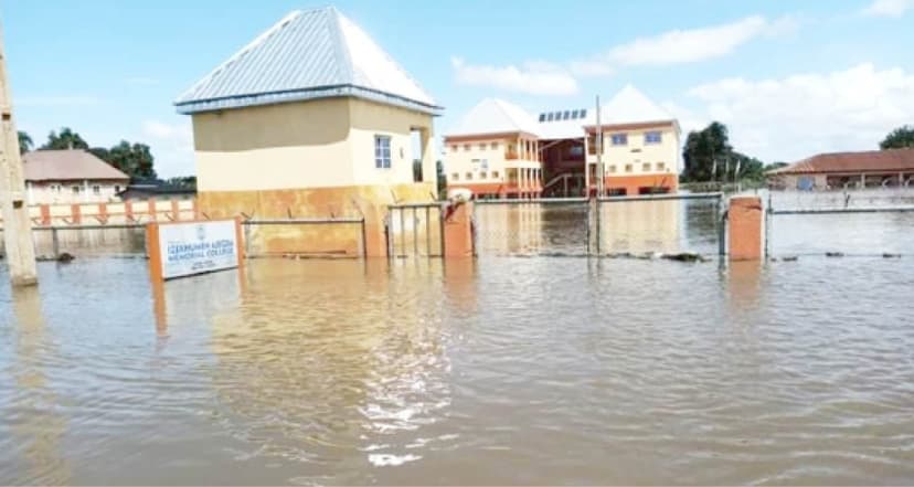 Flood: Residents resist evacuation, seek help