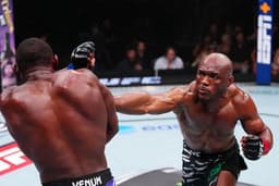 JUST IN: Kamaru Usman takes down Buckley in UFC main event
