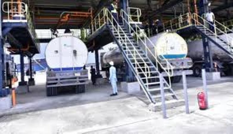 Fuel scarcity imminent as tanker drivers halt loading at Dangote Refinery