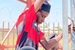 2027: Bauchi man climbs network antenna, demands NNPC chief joins guber race