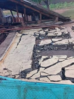 Church collapses on worshippers during service