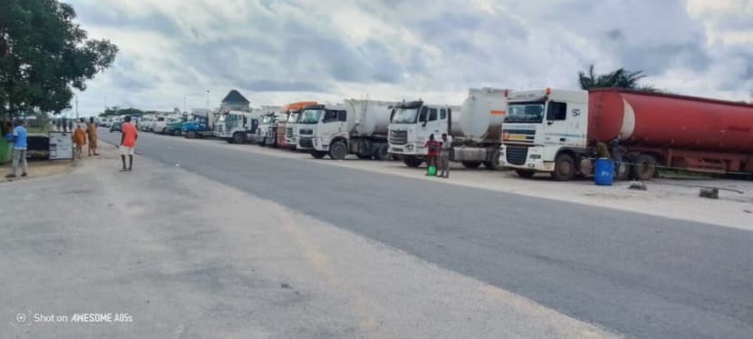 Dangote Refinery tank drivers defy e-Call-Up system take-off, keep tankers on FTZ Highway