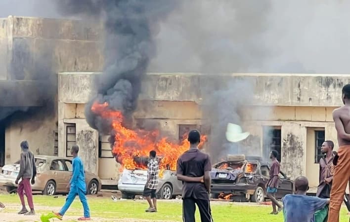Kidnappings: Youths set Emir’s palace, NDLEA office ablaze in Kwara