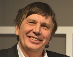 Nobel Prize winner loses nationality