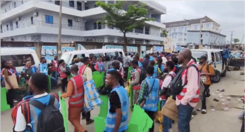 Drama At Ikosi-Isheri LCDA As Officials Stranded, Trek To Polling Units