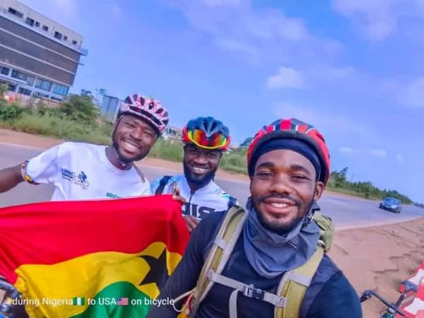 Nigerian cyclist Emmiwuks gets epic escort from Ghanaian bikers in Accra