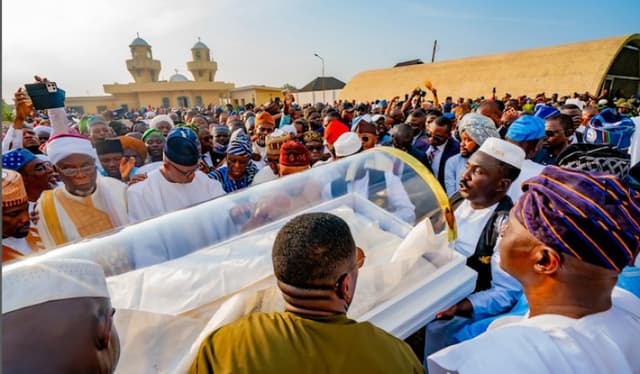 Soldiers bar traditionalists from Awujale’s Muslim funeral