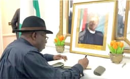 Jonathan, Akufo-Addo meet FG’s delegation in London as Sierra Leone’s president, others hail Buhari’s leadership values