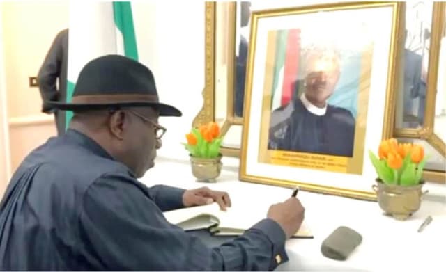 Jonathan, Akufo-Addo meet FG?s delegation in London as Sierra Leone?s president, others hail Buhari?s leadership values
