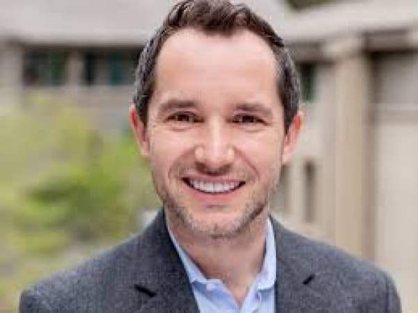 Professor gunned down in broad daylight while visiting his children