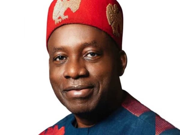 Anambra contractors protest unpaid N900m supply of diesel to power streetlights