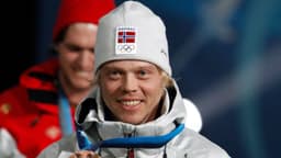 Olympic medalist dies after being struck by lightning
