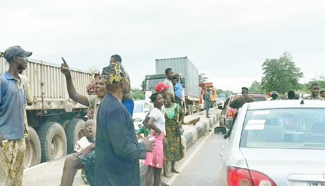 Schoolchildren, others die in Ogun road crash