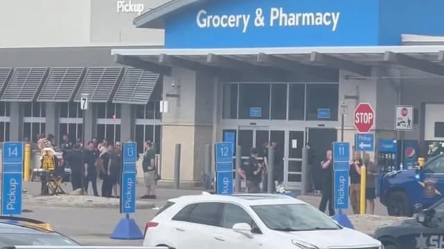 JUST IN: Armed man runs amok, stabs eleven at US supermarket