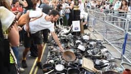1,000 pots placed outside UK premier’s office to protest Palestinians ‘deliberately starved by Israel’  