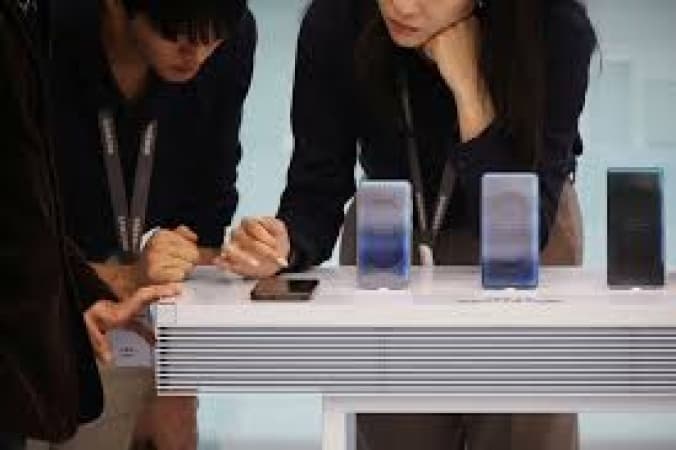 Samsung profit tumbles as it struggles to catch up in the AI chip race