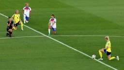 Anti-racism group questions England not taking knee