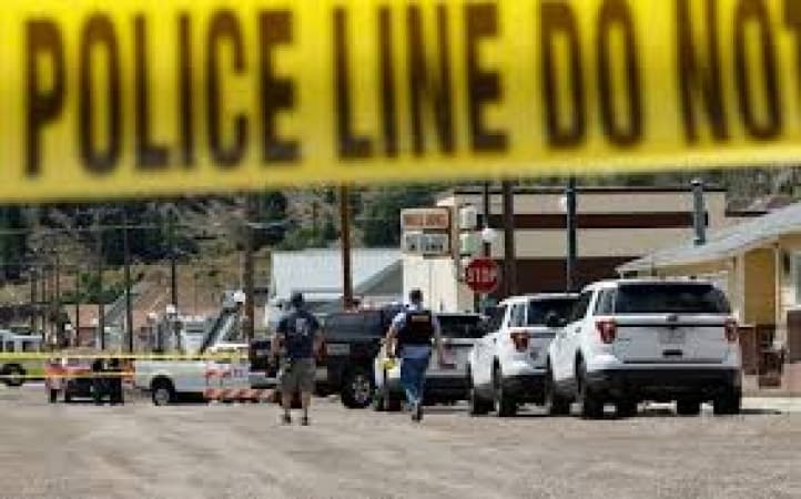 Gunman opens fire, kills 4 in US bar, then flees